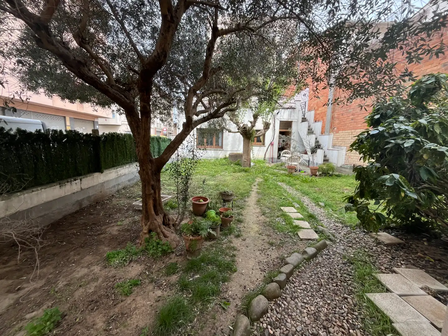 Garten von Einfamilien-Reihenhaus zum Verkauf in Girona Capital mit Heizung, Privatgarten und Terrasse