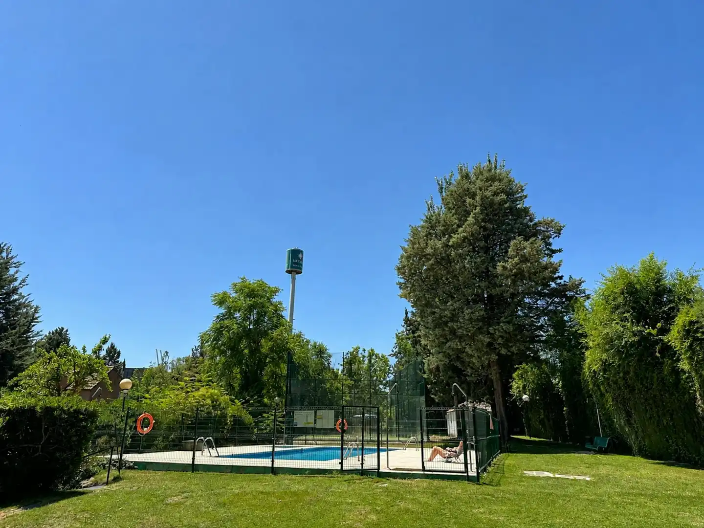 Piscina de Pis per a compartir en La Moraleja amb Aire condicionat, Calefacció i Jardí privat