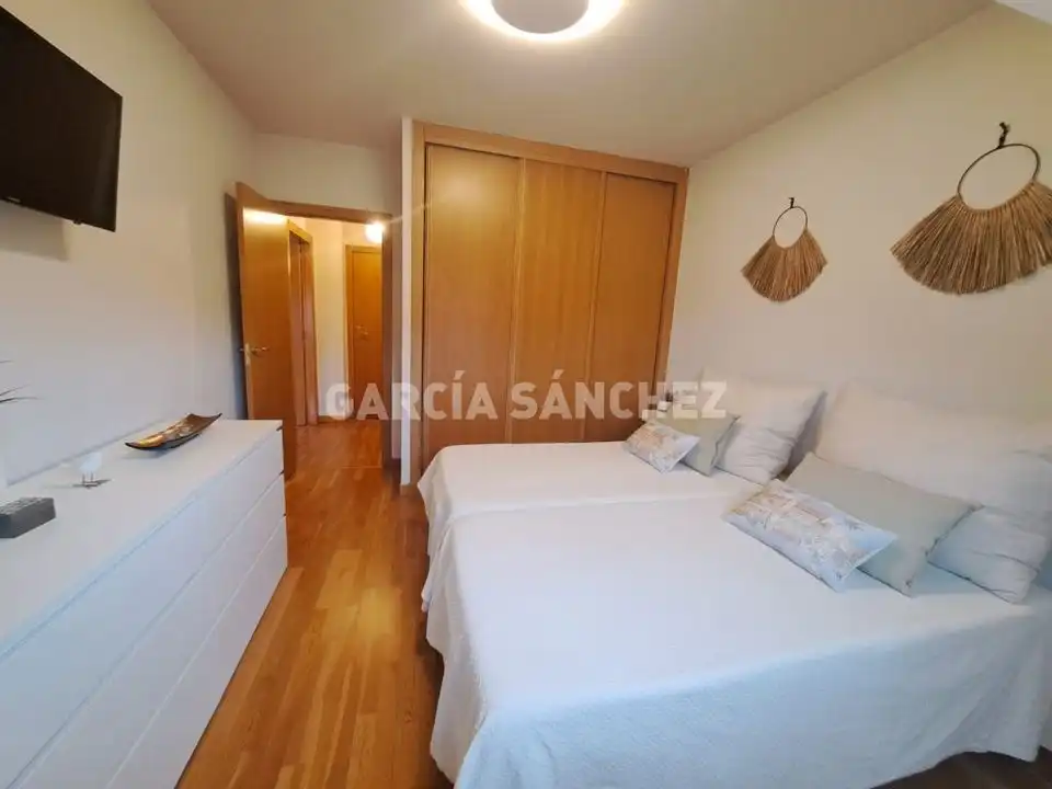 Habitación de Apartamento en venta en Boiro con Terraza, Trastero y Amueblado