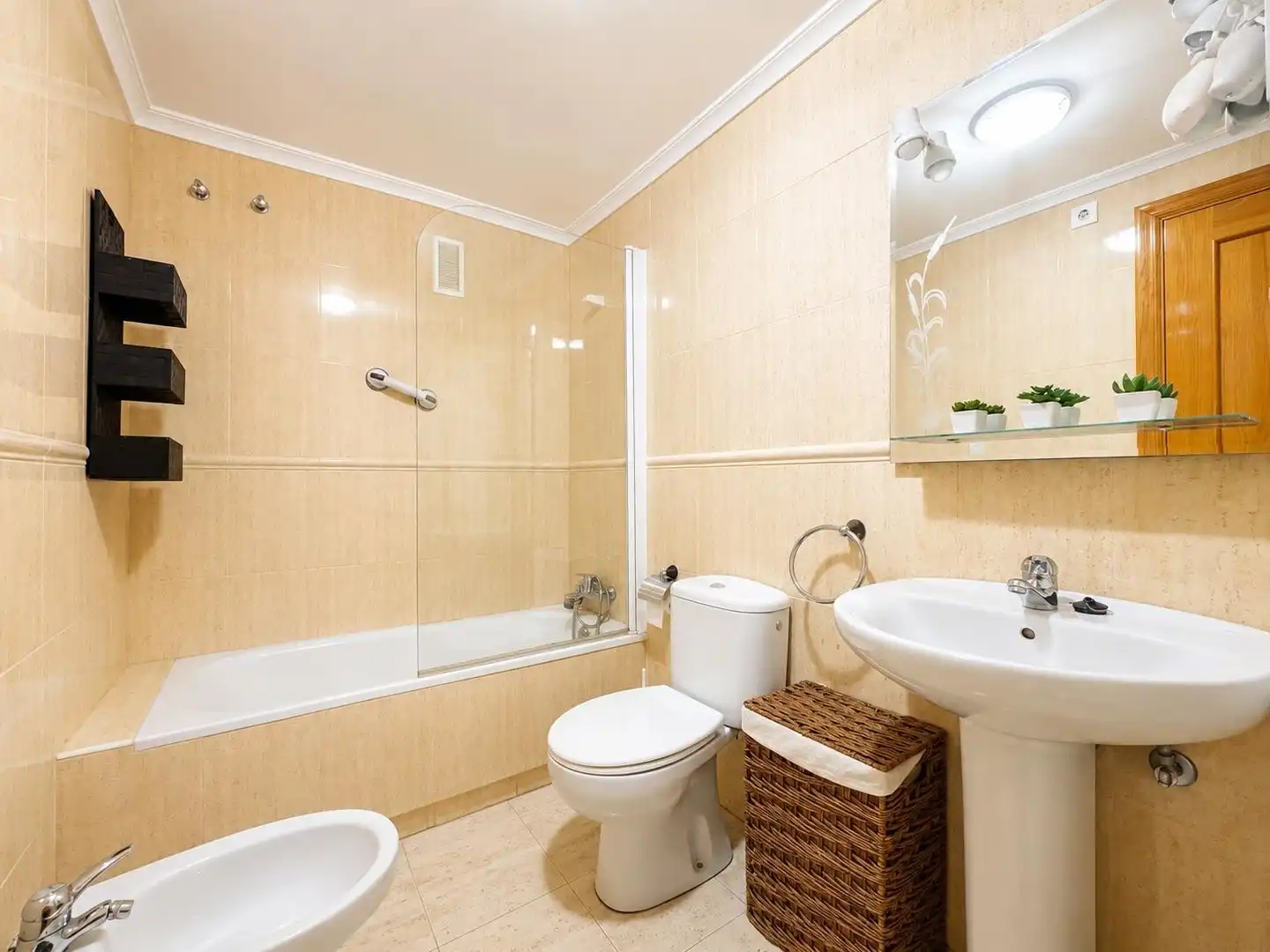 Badezimmer von Wohnungen zum Verkauf in Torrevieja mit Klimaanlage, Terrasse und Möbliert
