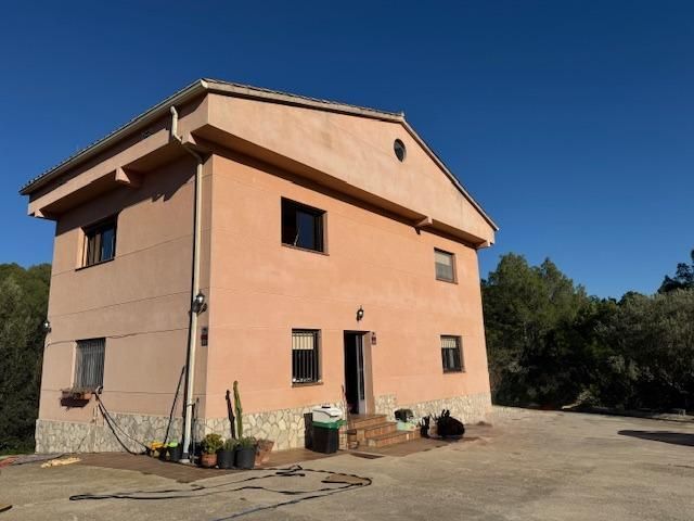 Vista exterior de Casa o xalet en venda en Sant Llorenç d'Hortons amb Jardí privat