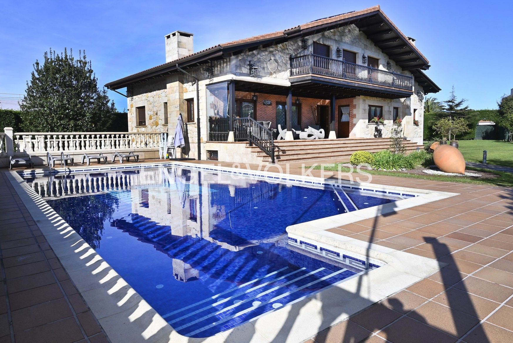 Swimming pool of House or chalet for sale in Santa Cruz de Bezana  with Heating, Private garden and Terrace