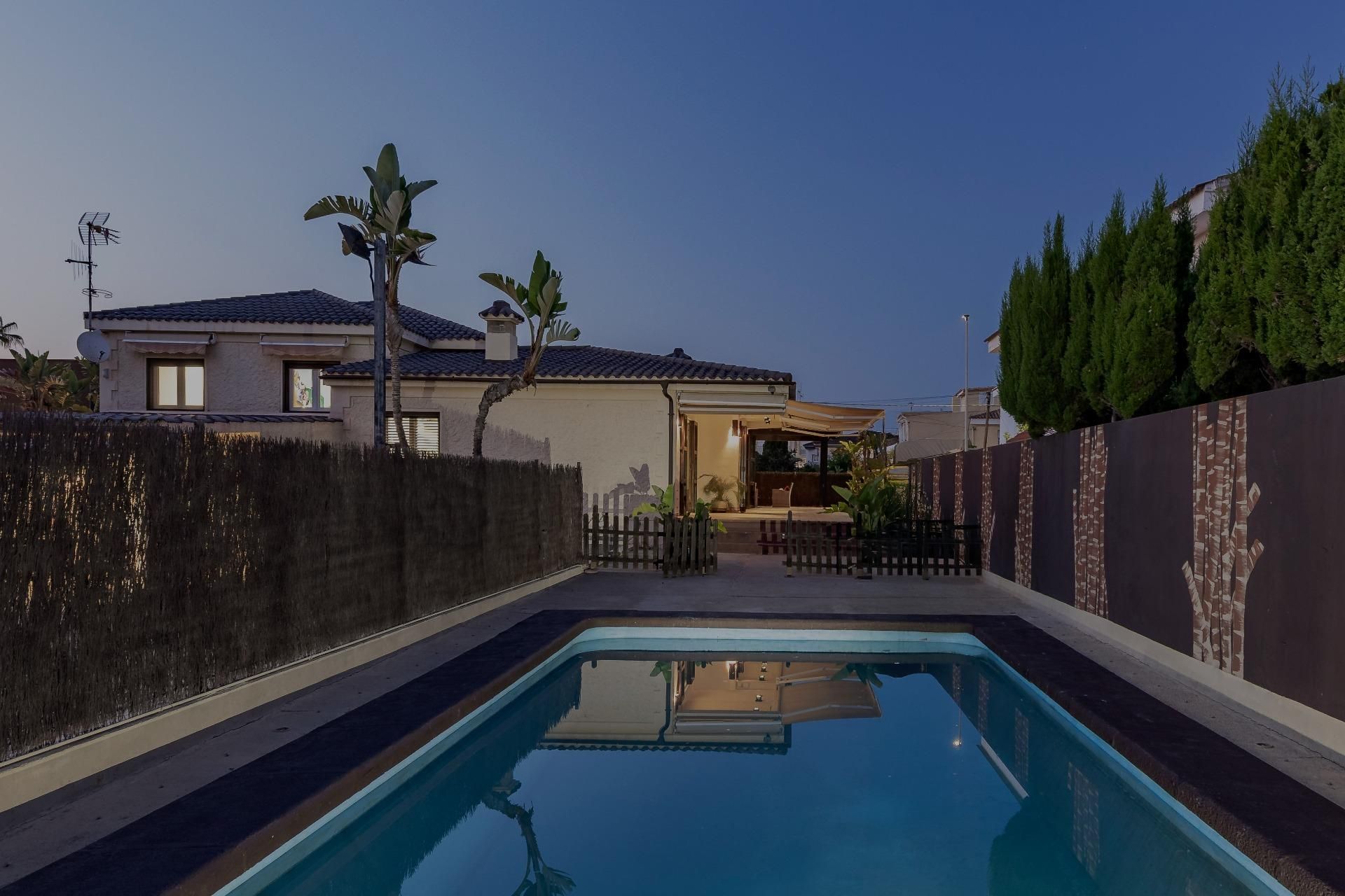 Piscina de Casa o xalet en venda en Chilches / Xilxes amb Aire condicionat, Calefacció i Jardí privat