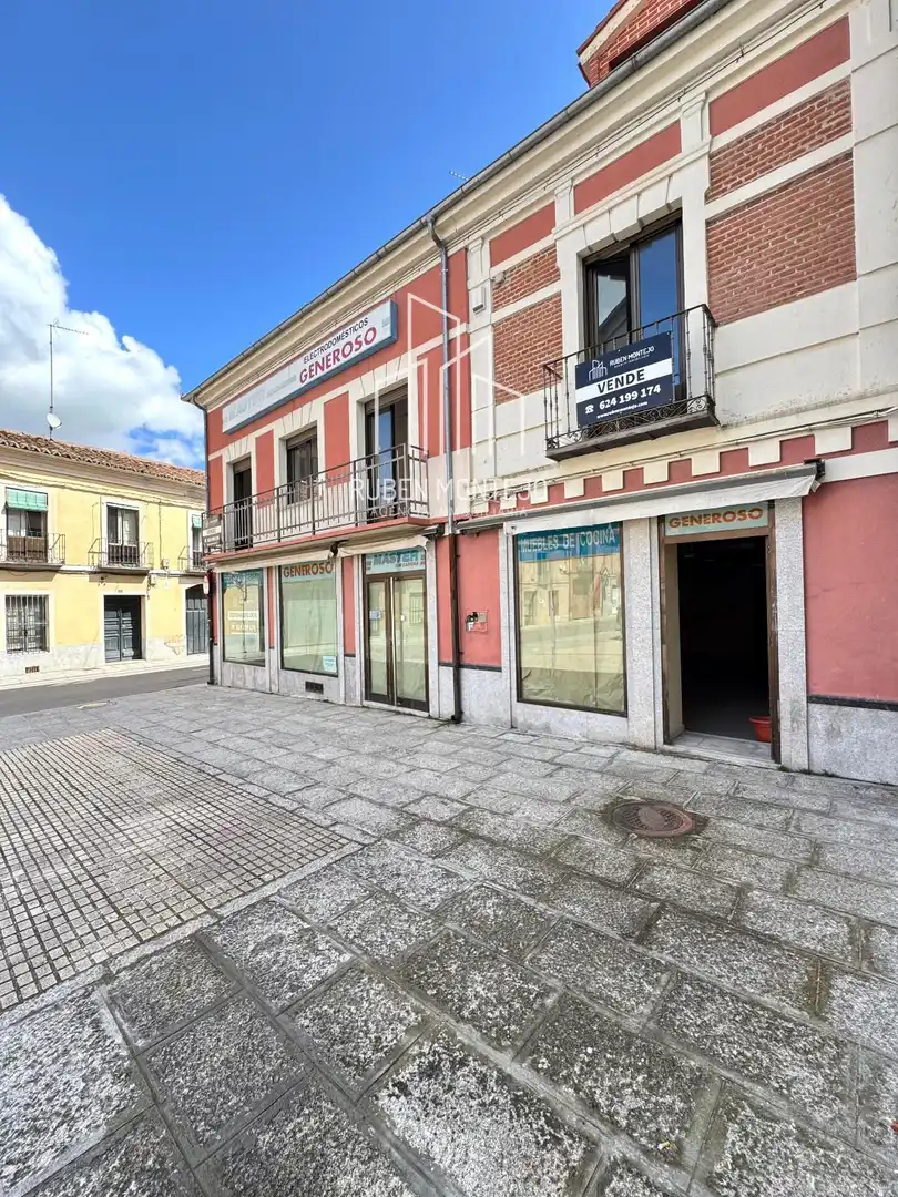Vista exterior de Local en venda en Peñaranda de Bracamonte amb Terrassa