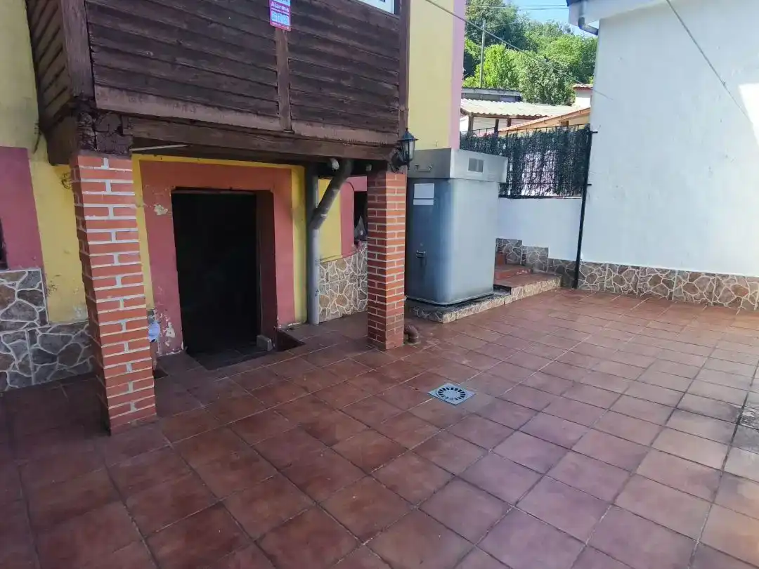 Casa adosada en venda en Langreo amb Jardí privat, Traster i Moblat