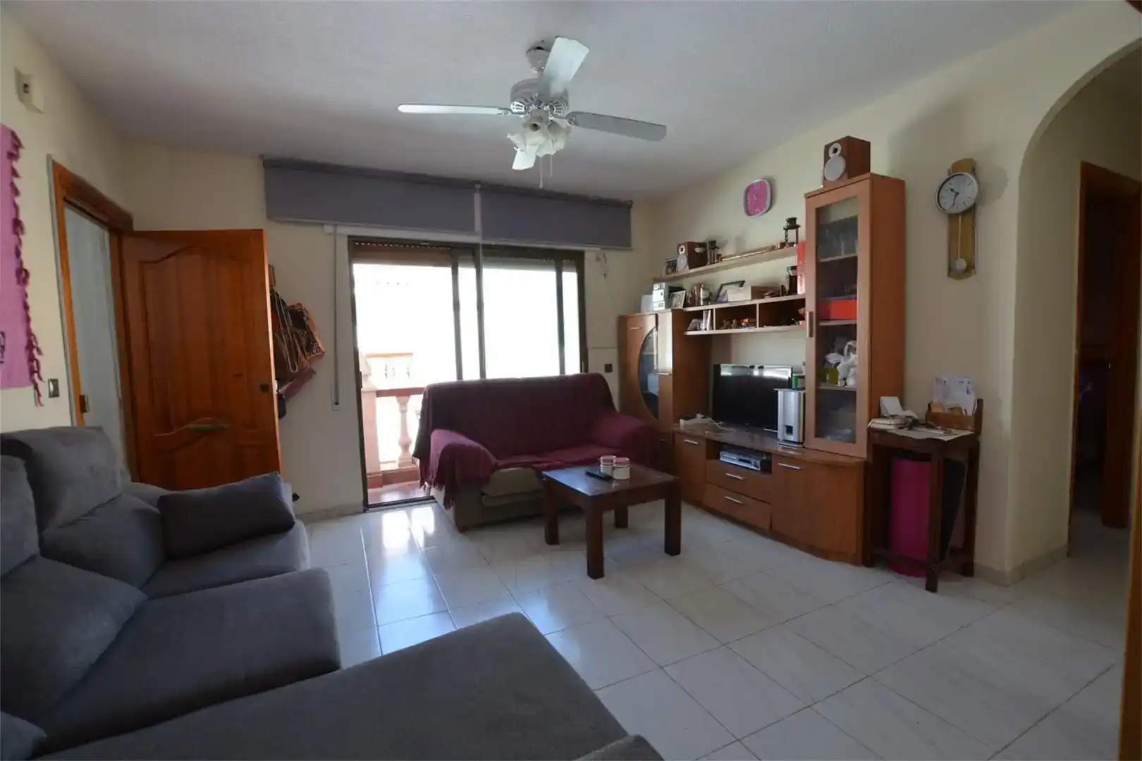 Wohnzimmer von Einfamilien-Reihenhaus zum Verkauf in Nerja mit Klimaanlage und Balkon
