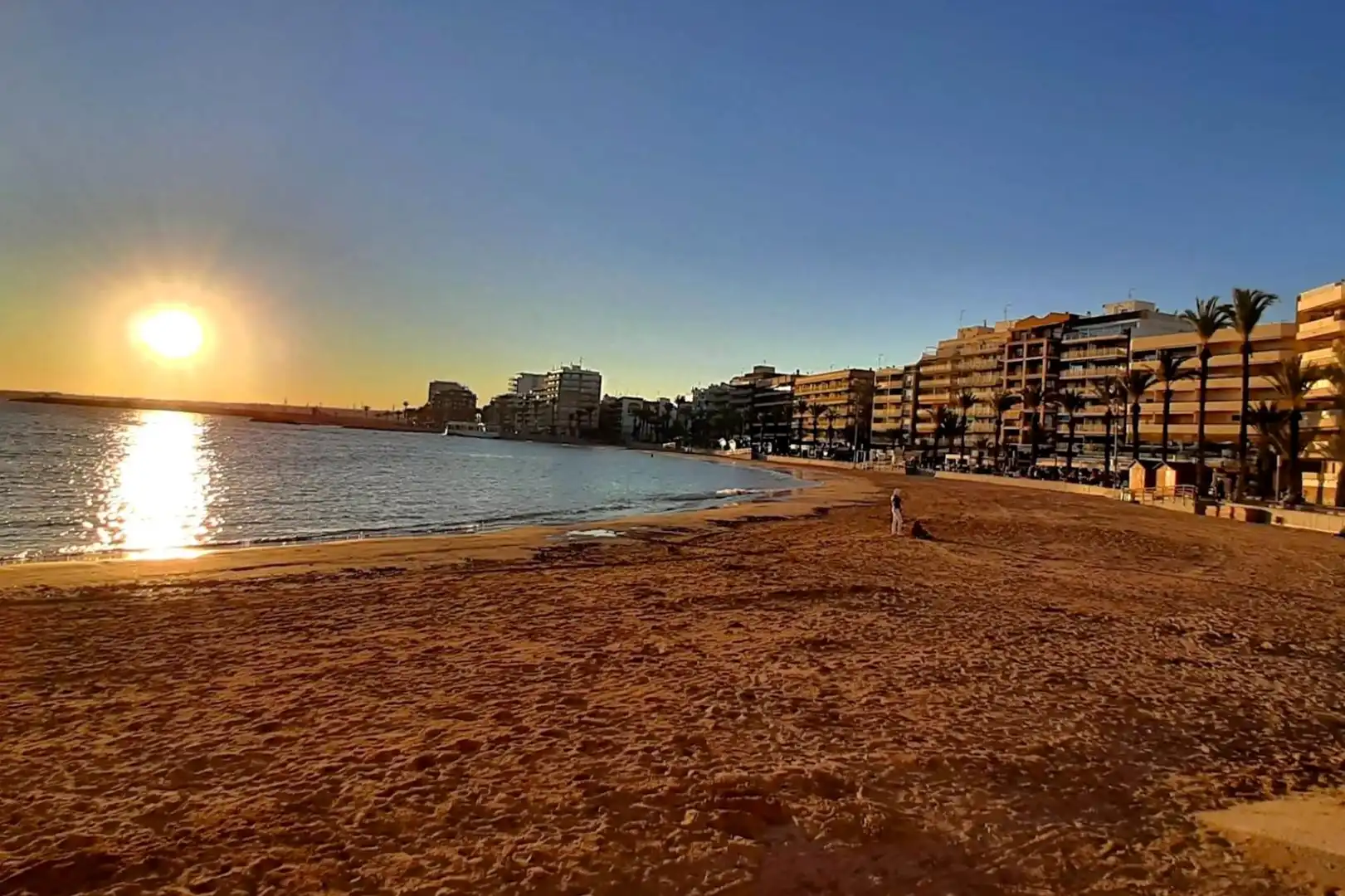 Vista exterior de Àtic en venda en Torrevieja amb Aire condicionat, Calefacció i Terrassa