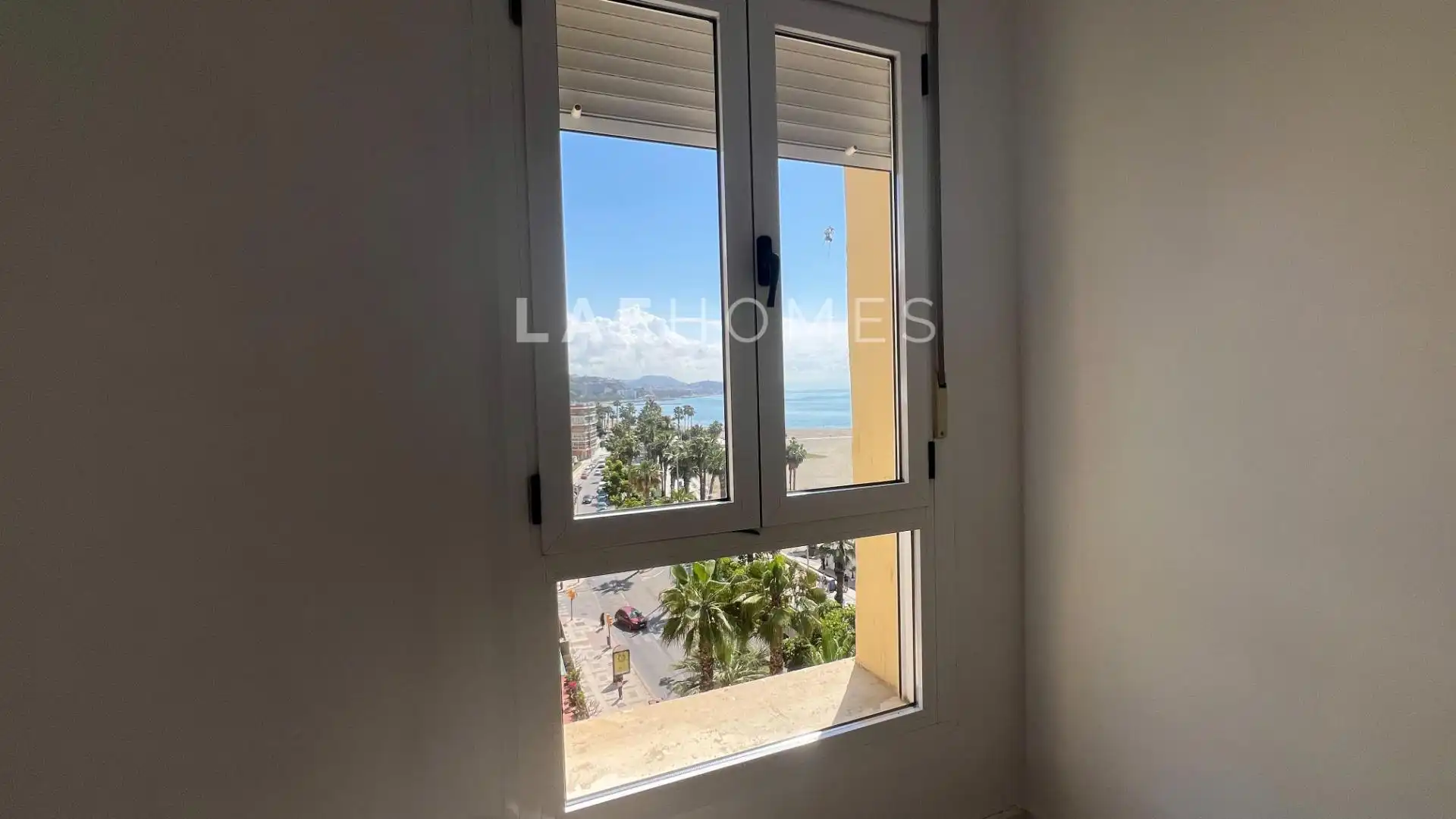 Schlafzimmer von Dachboden zur Miete in Málaga mit Parkett
