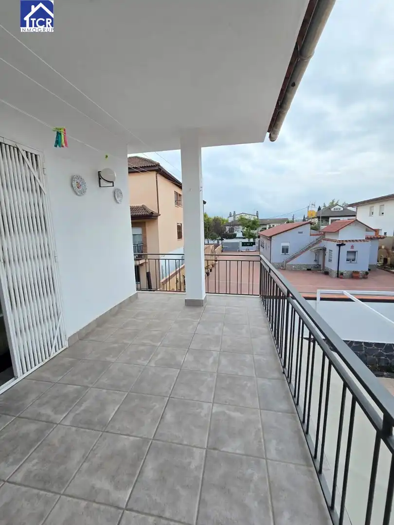 Terrassa de Casa o xalet en venda en Barberà del Vallès amb Aire condicionat, Calefacció i Jardí privat