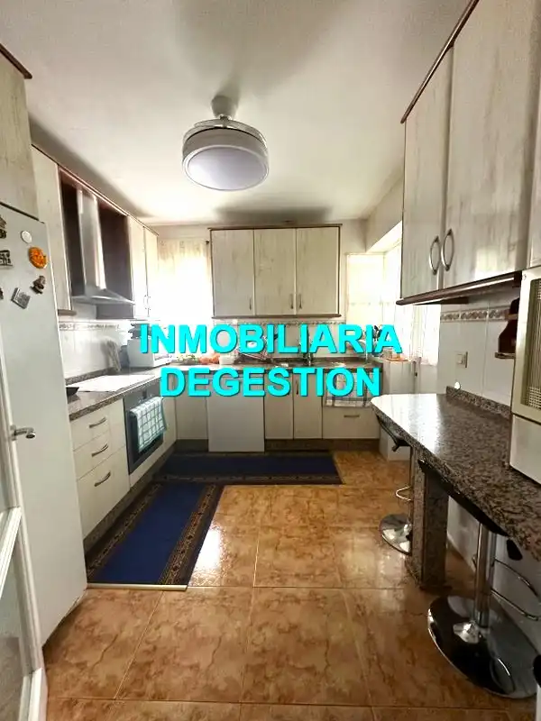 Cuina de Casa o xalet en venda en Linares amb Aire condicionat, Calefacció i Jardí privat