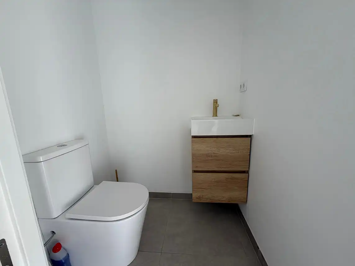 Bany de Casa o xalet en venda en Santa Pola amb Aire condicionat, Jardí privat i Piscina