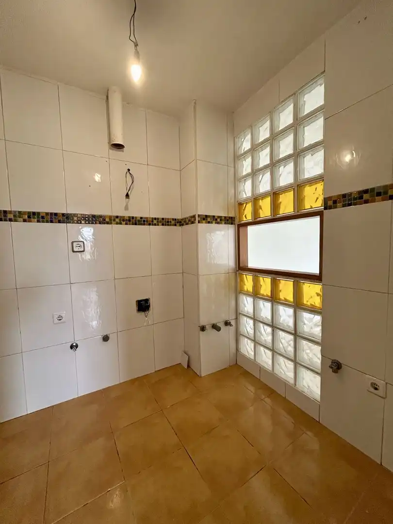 Baño de Piso en venta en Laredo con Calefacción y Terraza
