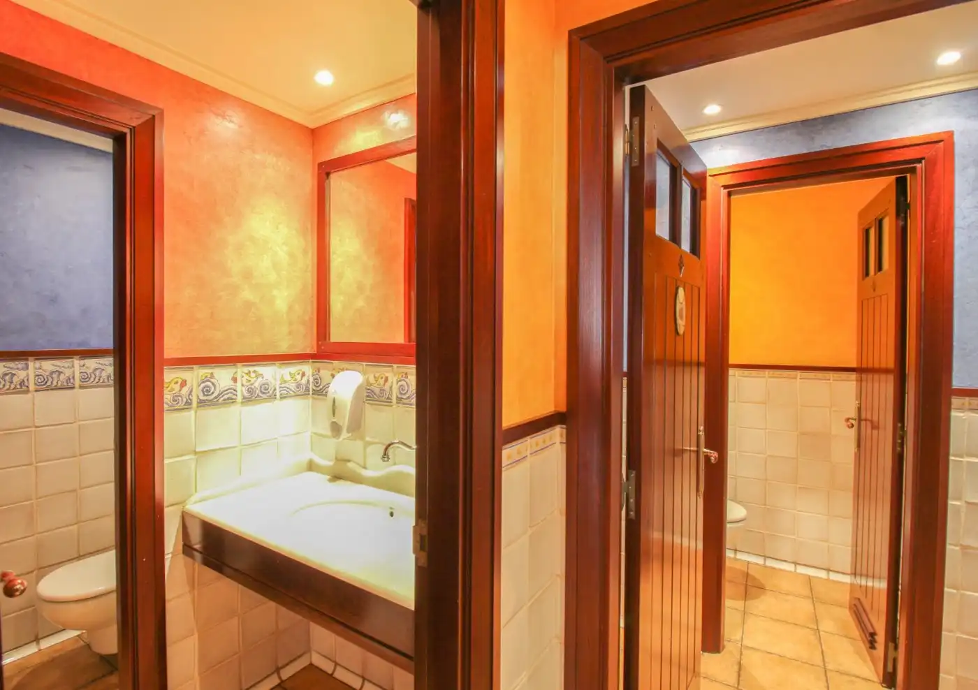 Bathroom of Commercial properties for sale in Aretxabaleta  with Air Conditioner and Furnished