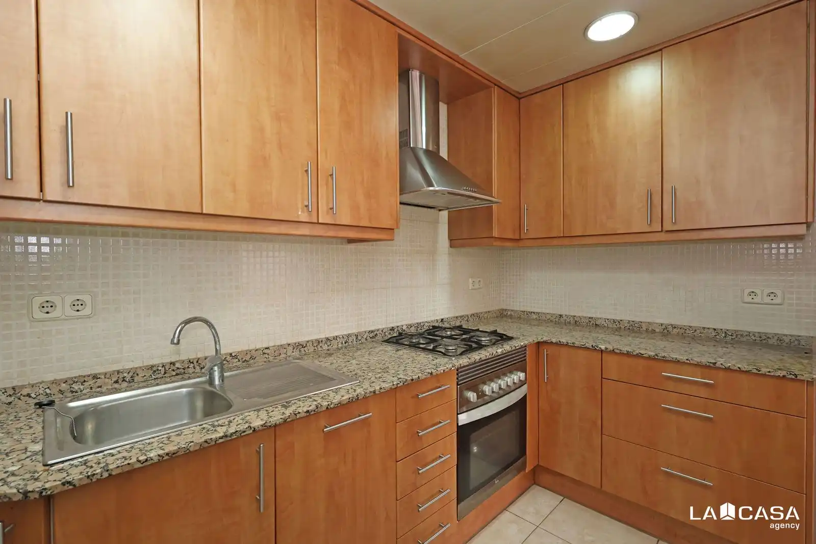 Cocina de Piso en venta en Esplugues de Llobregat con Calefacción y Balcón
