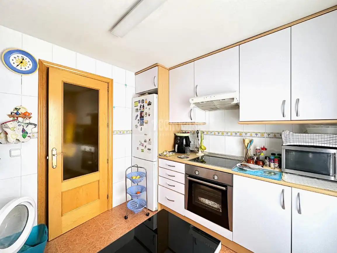 Küche von Wohnung zum Verkauf in Cuenca mit Privatgarten, Terrasse und Balkon