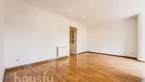 Living room of Flat for sale in  Barcelona Capital  with Air Conditioner and Parquet flooring