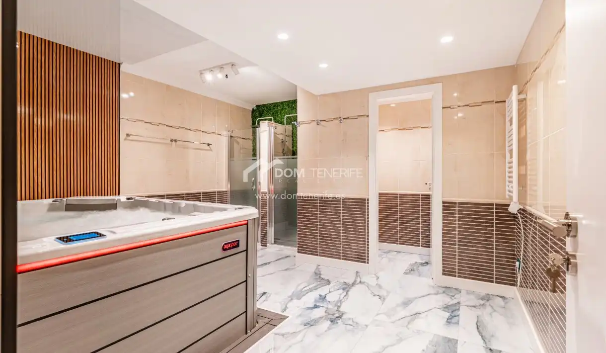 Baño de Casa o chalet en venta en Adeje con Jardín privado, Terraza y Trastero