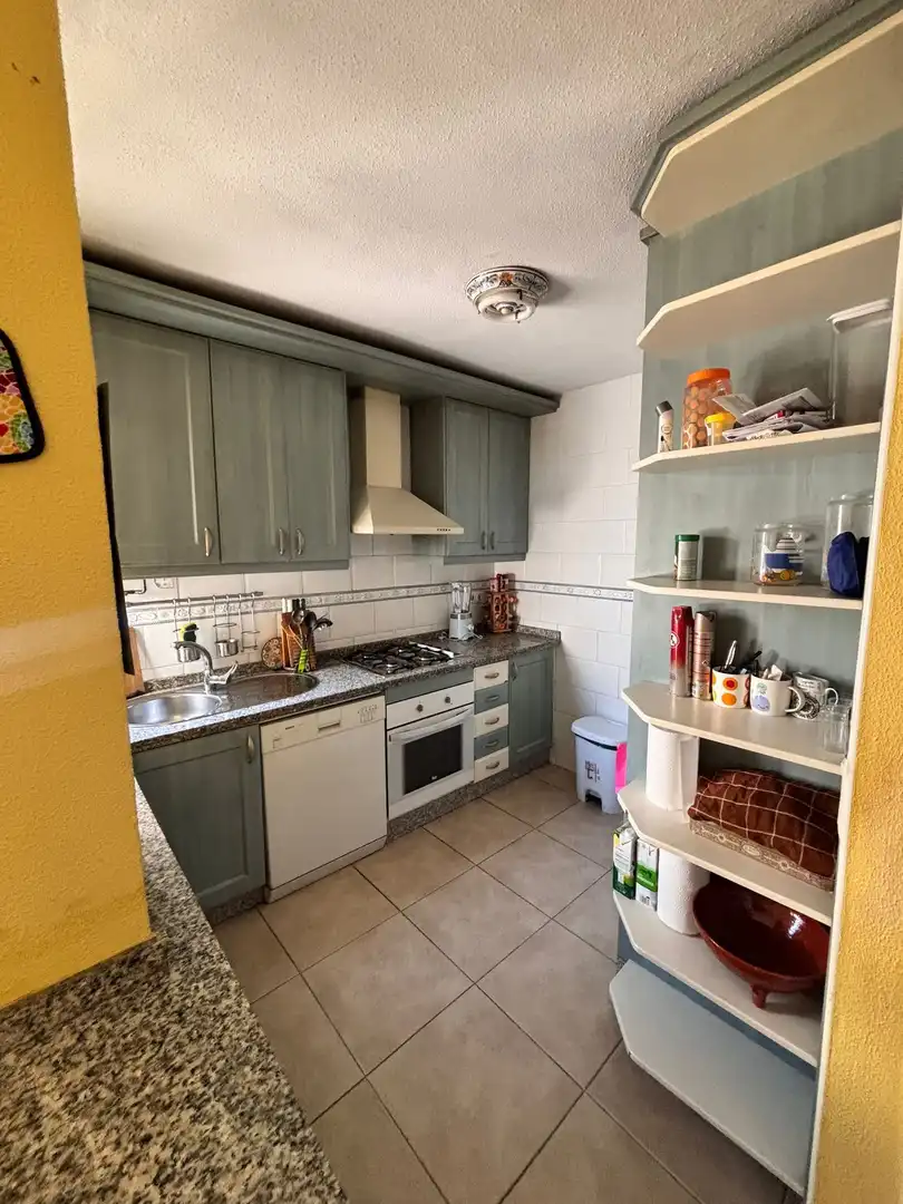 Kitchen of Flat for sale in Sevilla  with Air Conditioner and Community pool