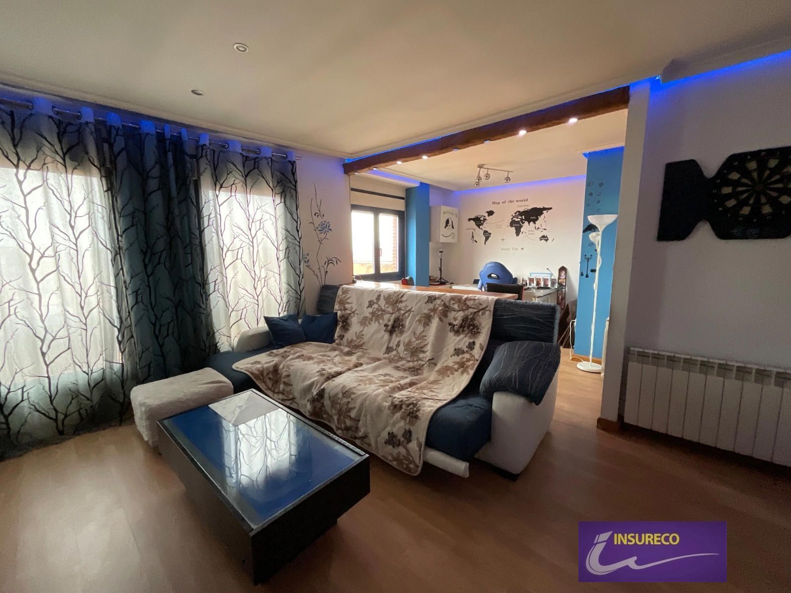 Sala d'estar de Dúplex en venda en San Andrés del Rabanedo amb Calefacció, Parquet i Traster