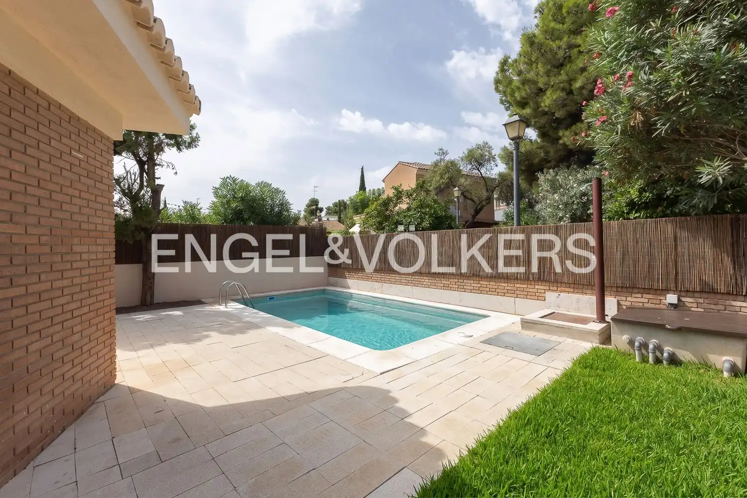 Swimming pool of Houses for rent in Rocafort  with Air Conditioner, Heating and Private garden