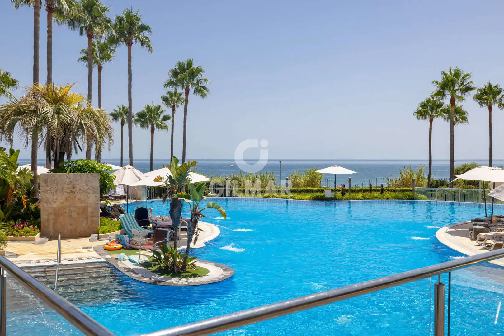 Piscina de Planta baja en venta en Estepona con Calefacción, Jardín privado y Trastero