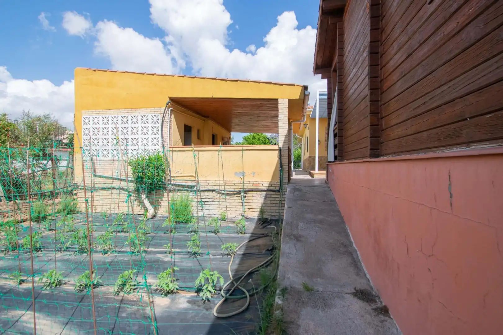 Exterior view of Houses for sale in Mairena del Aljarafe  with Air Conditioner, Heating and Private garden
