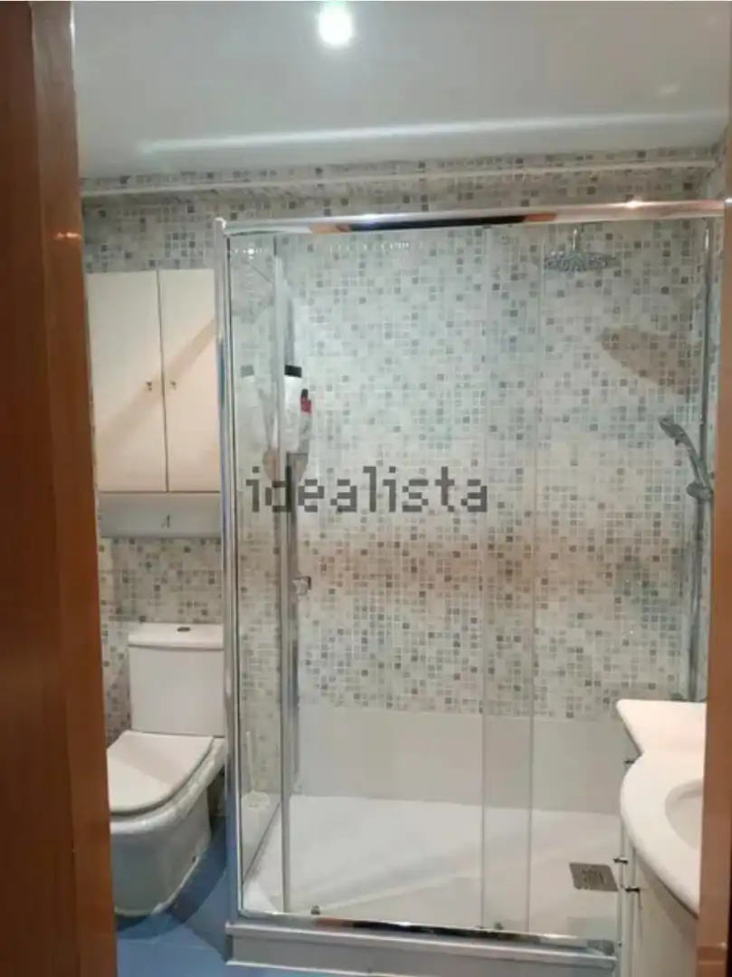 Bany de Pis en venda en  Pamplona / Iruña amb Calefacció, Jardí privat i Parquet