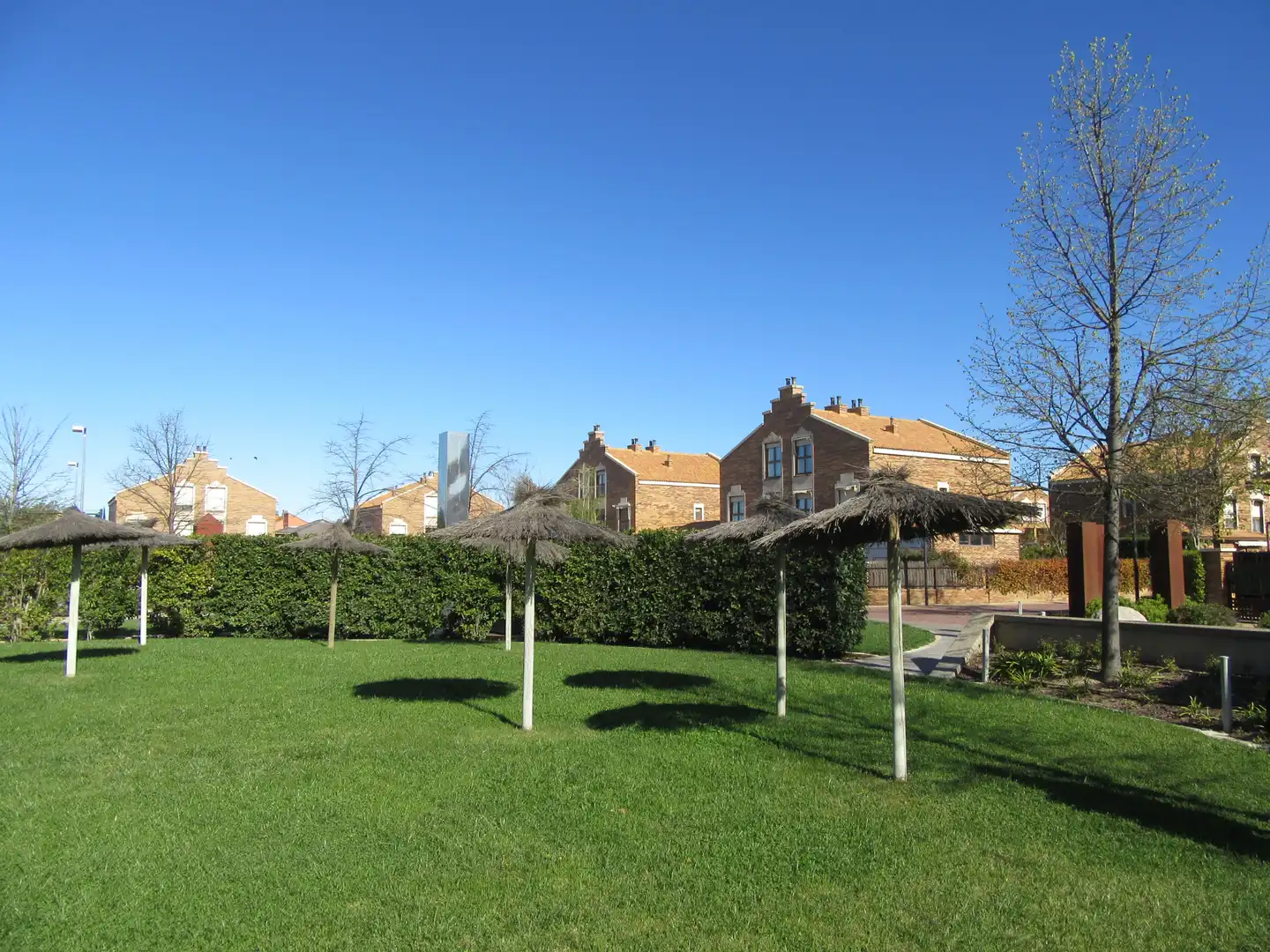 Jardín de Casa adosada de alquiler en  Zaragoza Capital con Aire acondicionado, Calefacción y Jardín privado