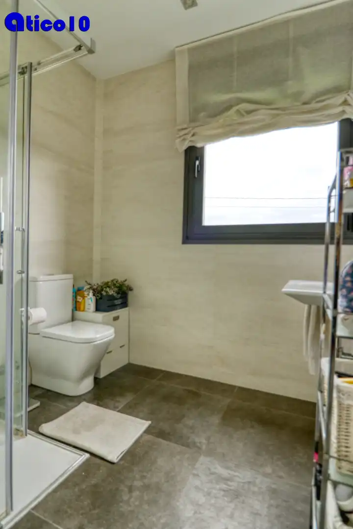 Badezimmer von Haus oder Chalet zum Verkauf in Noreña mit Heizung, Parkett und Abstellraum