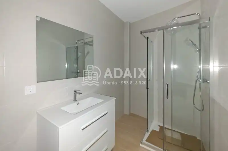 Badezimmer von Wohnung zum Verkauf in Úbeda mit Balkon