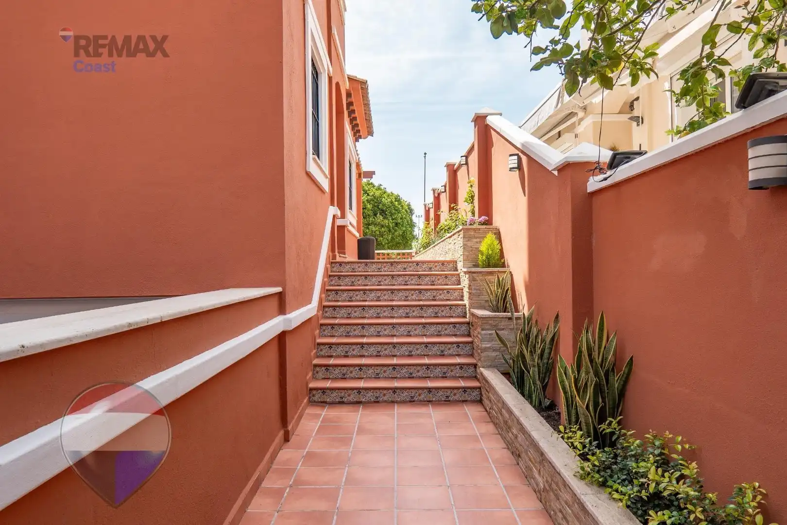 Außenansicht von Einfamilien-Reihenhaus zum Verkauf in Torremolinos mit Klimaanlage, Heizung und Terrasse
