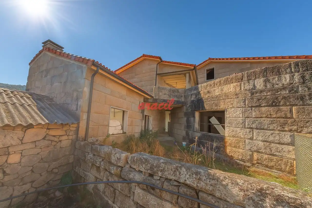 Vista exterior de Casa o xalet en venda en Ourense Capital  amb Calefacció, Jardí privat i Terrassa