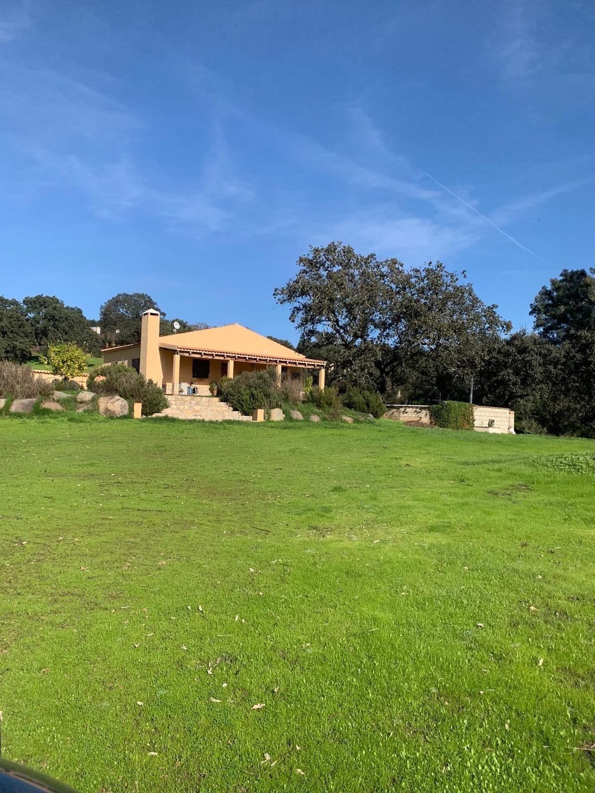 Vista exterior de Casa o xalet en venda en Castilblanco de los Arroyos amb Jardí privat, Terrassa i Traster