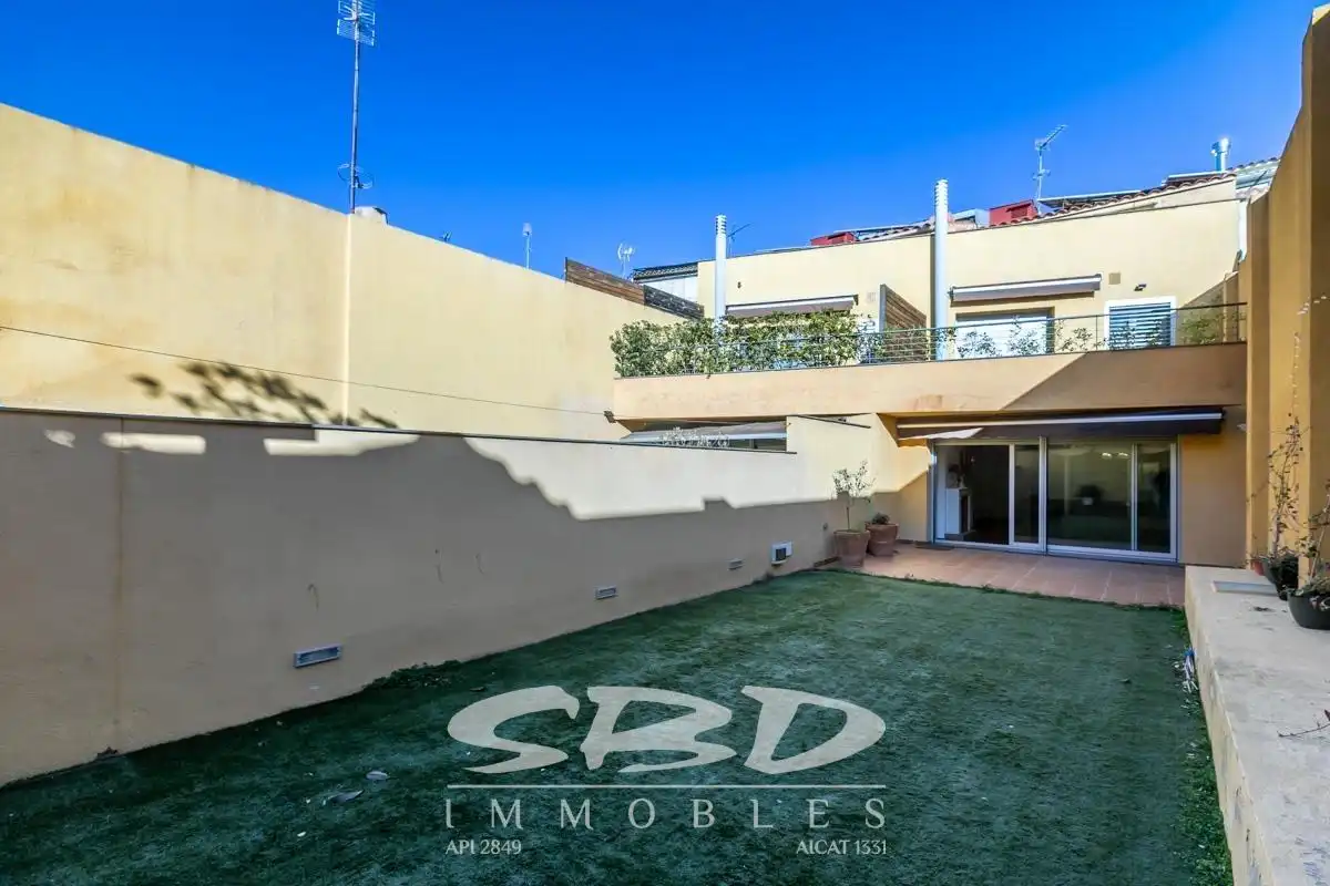House with balcony to rent in Centre - Sant Oleguer