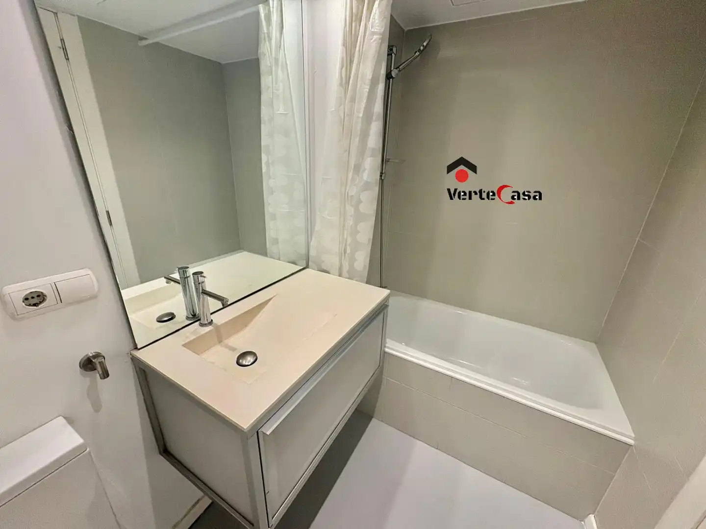 Badezimmer von Wohnung zur Miete in Valencia mit Klimaanlage, Heizung und Balkon