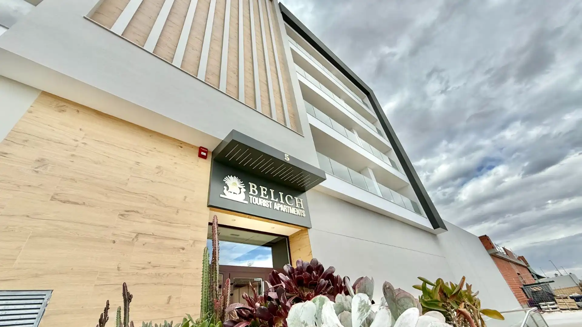 Vista exterior de Apartamento en venta en Los Alcázares con Amueblado, Balcón y Piscina comunitaria