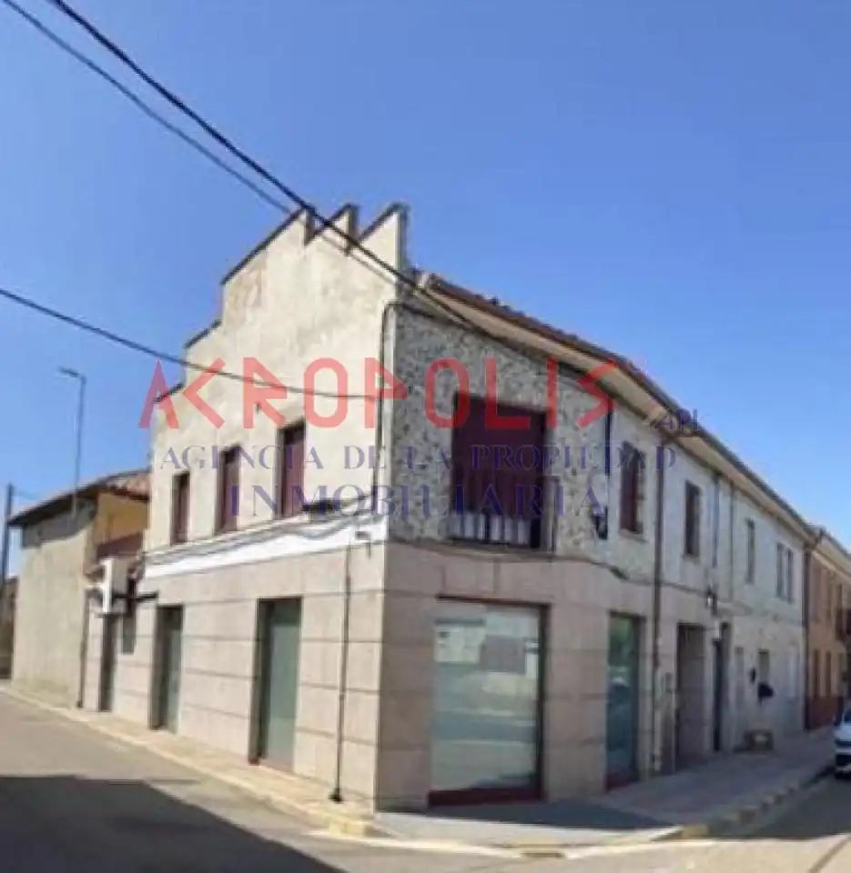Vista exterior de Local en venda en Santa Cristina de Valmadrigal