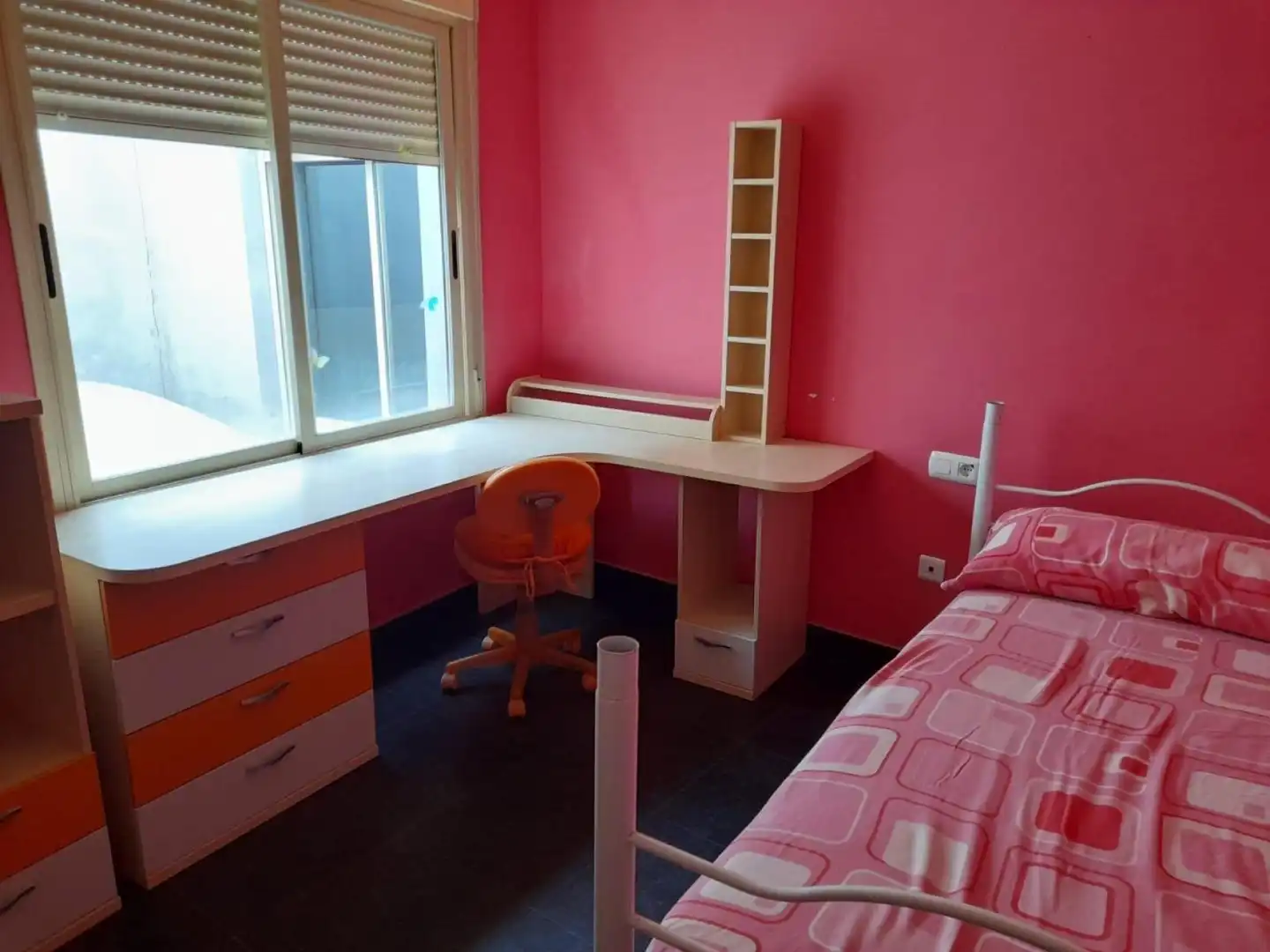 Habitación de Casa adosada en venta en Gilet con Terraza y Balcón
