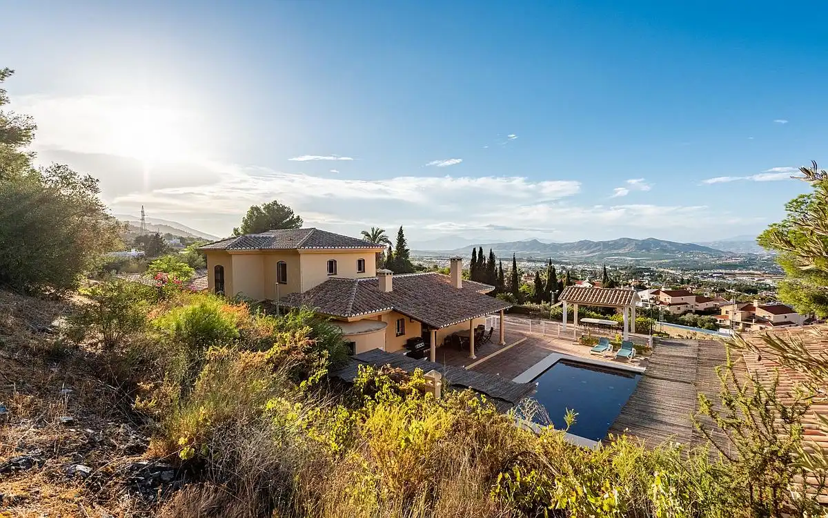 Vista exterior de Finca rústica en venda en Alhaurín de la Torre amb Alarma