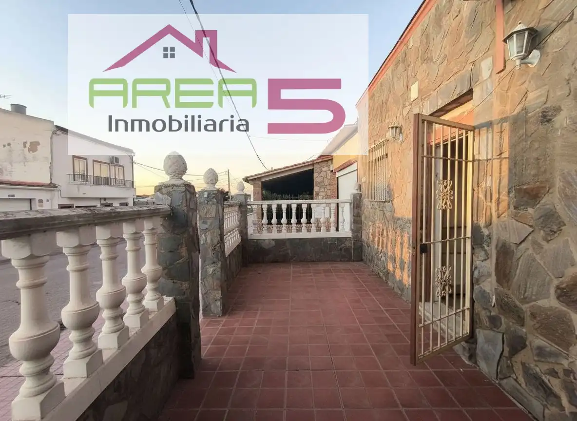 Vista exterior de Casa adosada en venta en Santa Marta