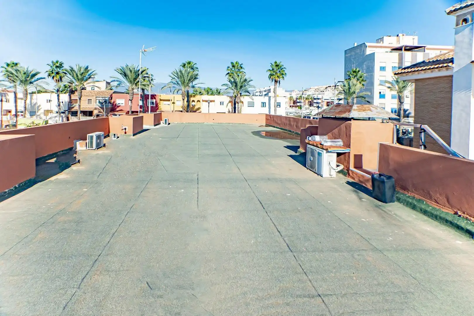 Vista exterior de Casa o chalet en venta en Roquetas de Mar con Aire acondicionado, Calefacción y Jardín privado