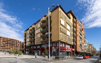 Vista exterior de Pis en venda en  Granada Capital amb Calefacció, Parquet i Terrassa