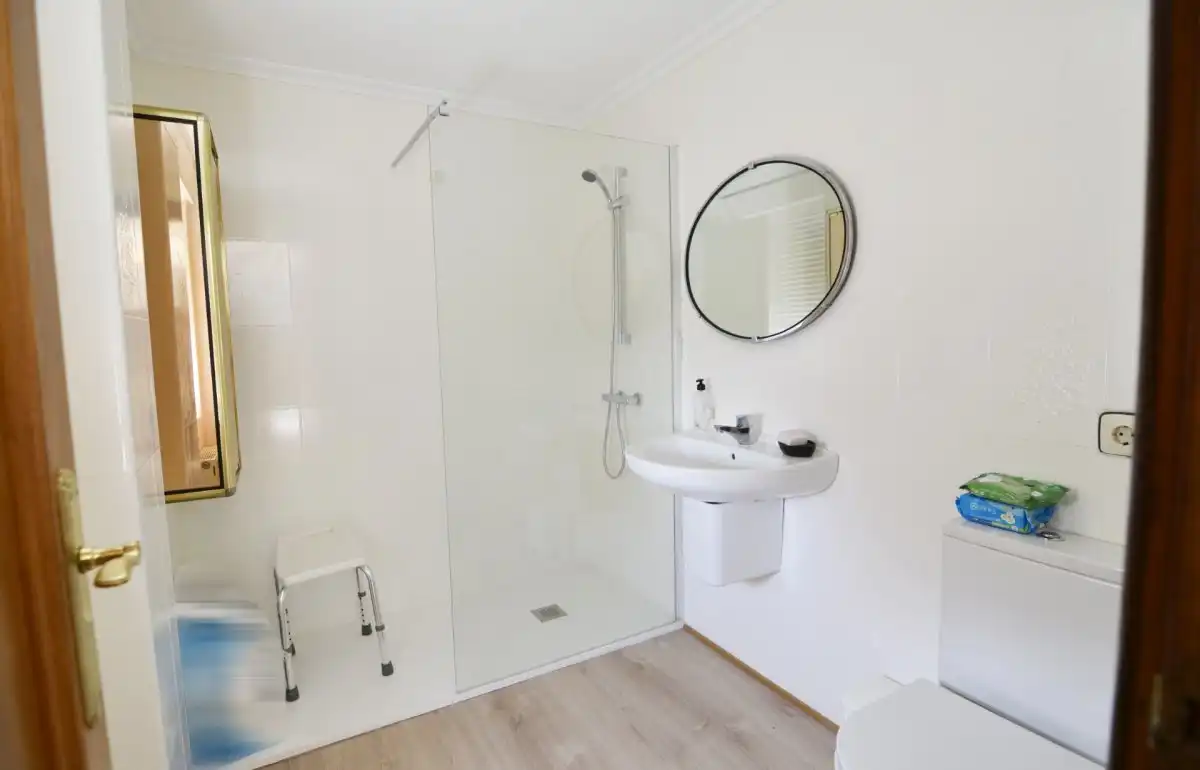 Bathroom of Houses for sale in Calvarrasa de Abajo  with Heating