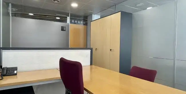 Büro zur Miete in Girona mit Klimaanlage, Heizung und Balkon