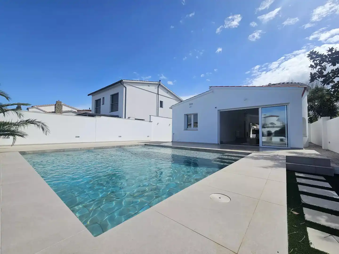 Piscina de Casa o xalet en venda en Empuriabrava amb Aire condicionat, Calefacció i Jardí privat