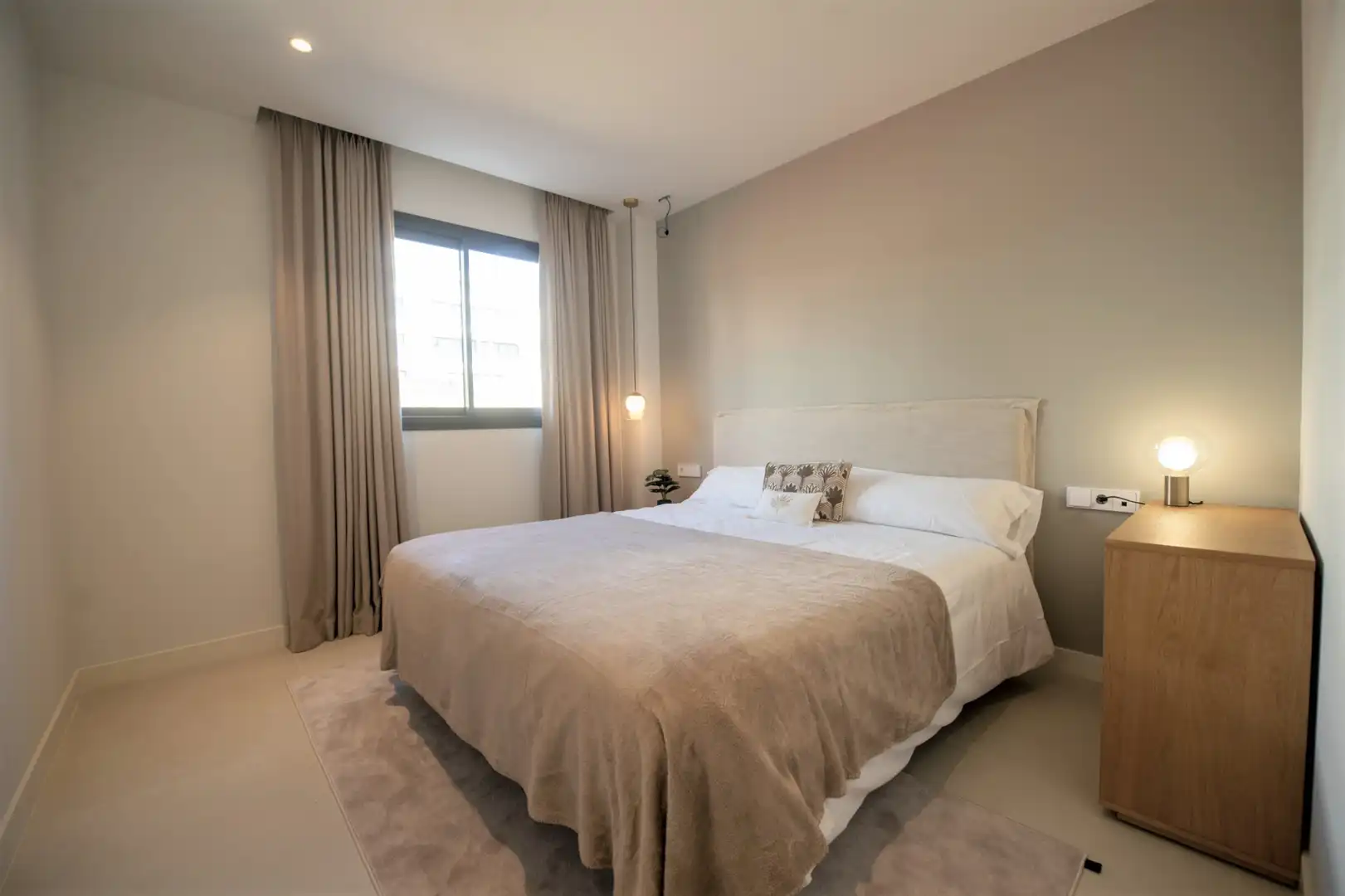 Schlafzimmer von Wohnung zum Verkauf in Fuengirola mit Klimaanlage, Heizung und Terrasse