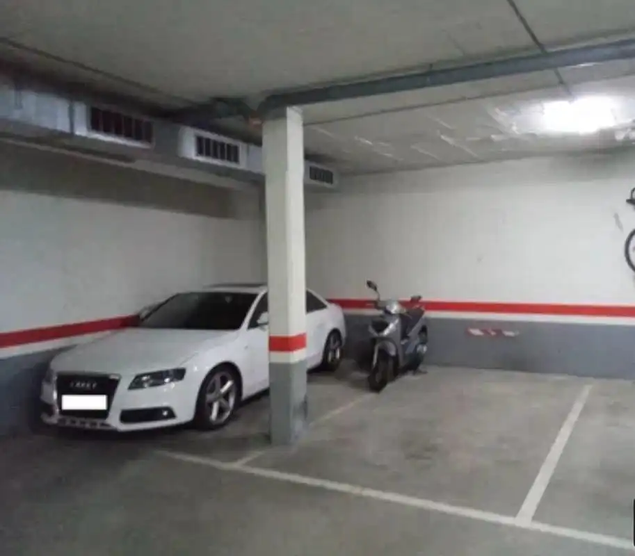 Einzelparkplatz zum Verkauf in Carrer de les Piles