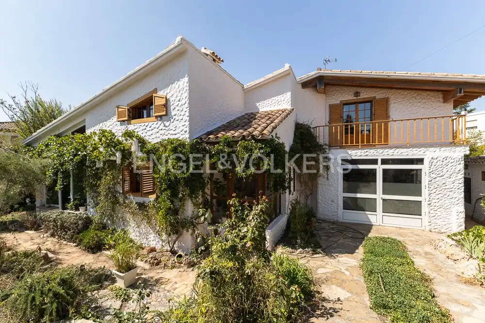 Vista exterior de Casa o chalet en venta en Requena con Aire acondicionado, Calefacción y Jardín privado