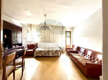 Casa con balcón en venta en Calle Rejas