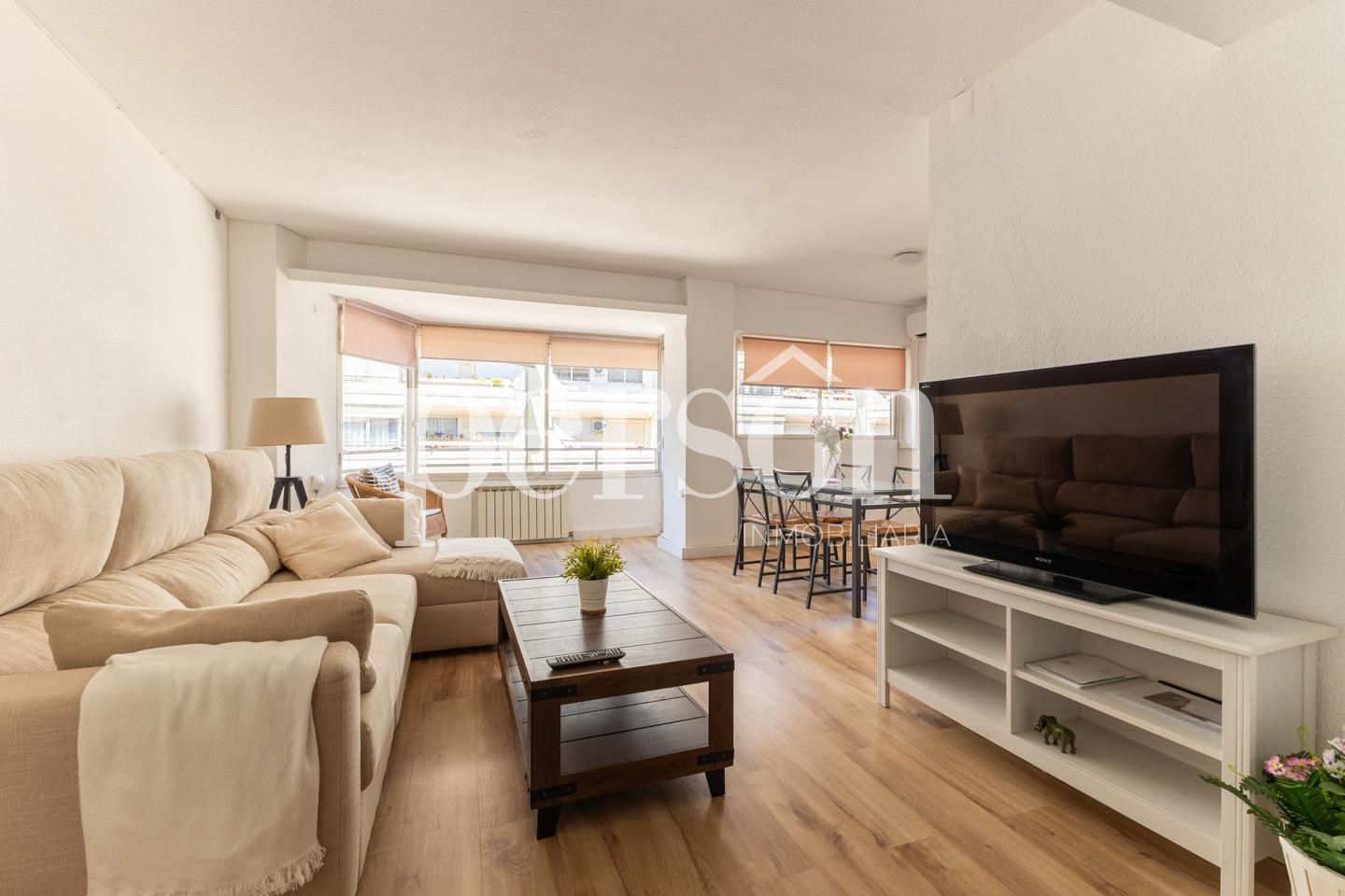 Living room of Flat to rent in  Valencia Capital  with Air Conditioner, Terrace and Furnished